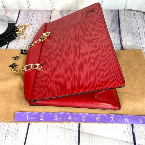 Louis Vuitton red Epi shoulder bag or crossbody with charms - Picture 12 of 15